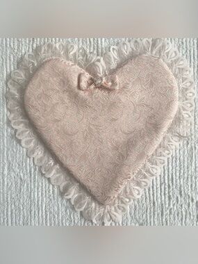 Vintage 50s-Inspired PINK Heart Lingerie Case Ruffled Lace Hosiery Pajama